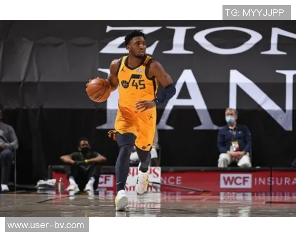 戈贝尔强调球队需保持进攻侵略性与流畅运转的双重目标 戈贝尔强调球队需保持进攻侵略性与流畅运转的双重目标