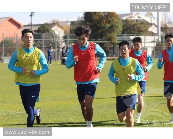 滇池湖畔武汉三镇一线队与B队2026赛季昆明冬训正式开启新征程